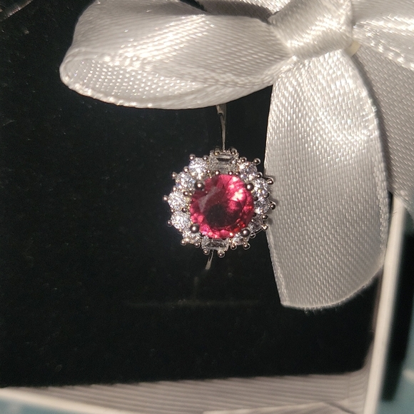 S925 ruby and diamond ring. - Picture 3 of 3